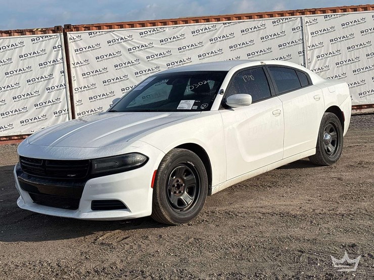 2017-dodge-charger-sedan-image-1