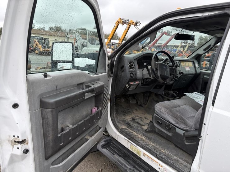 2012-ford-f550-image-12