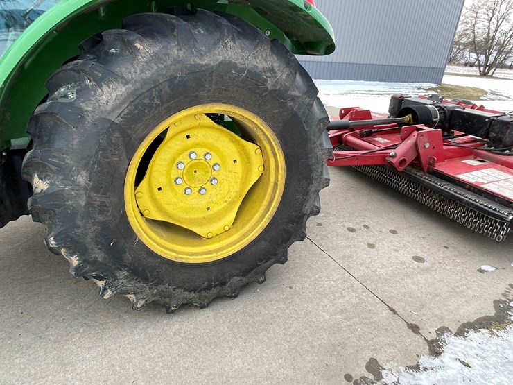 2015-john-deere-5075e-image-38