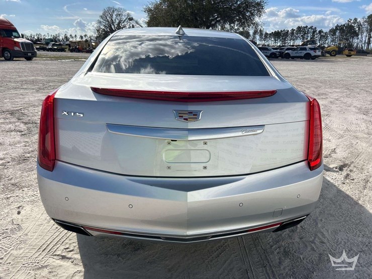 2016-cadillac-xts-sedan-image-30