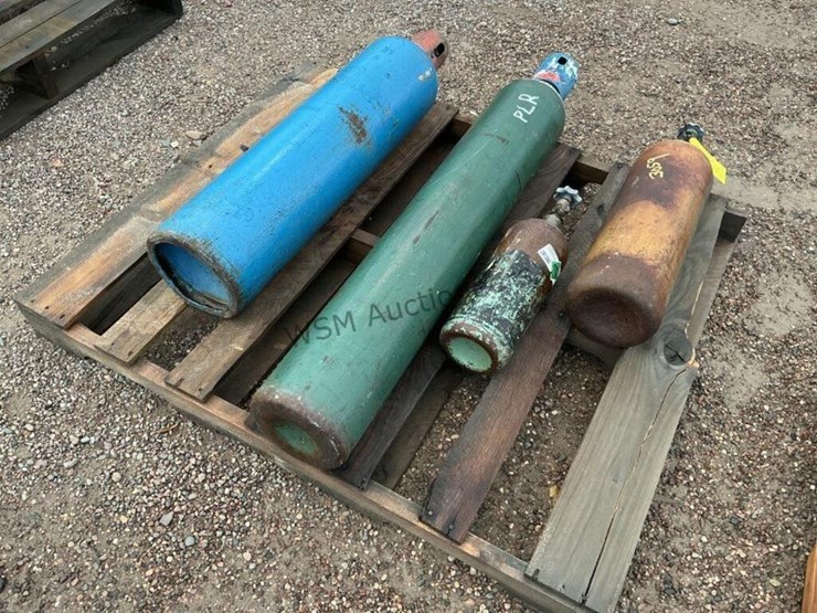 pallet-of-asst-welding-gas-tanks-image-1