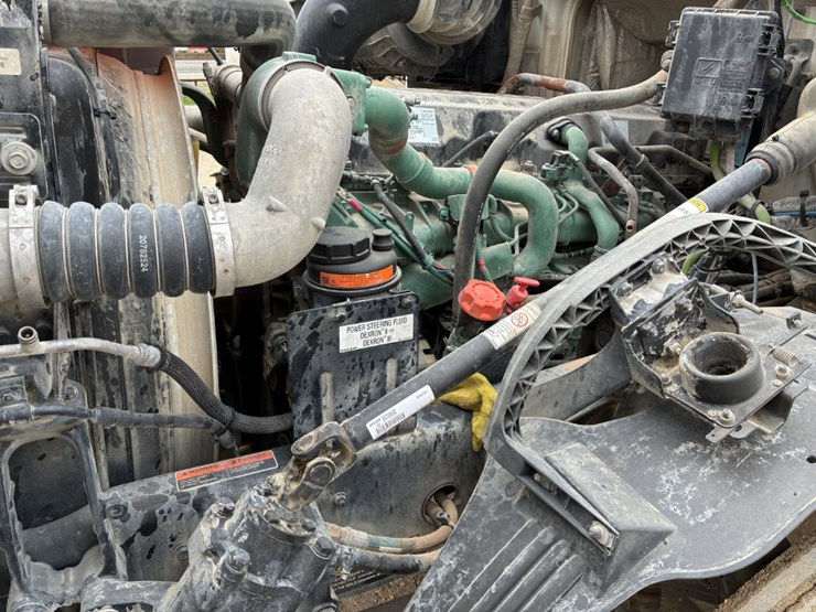 2014-volvo-vnl-image-9