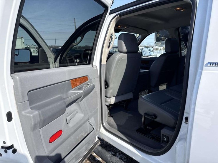 2006-dodge-ram-2500-image-16