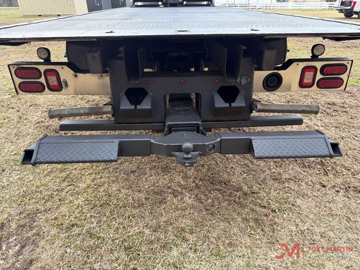 2018-peterbilt-337-image-14