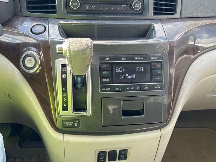 2014-nissan-quest-image-18