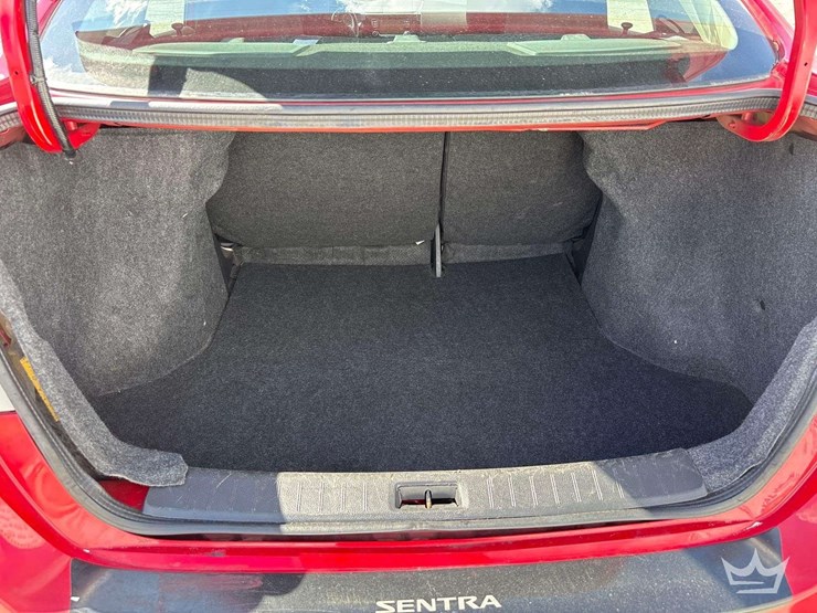 2017-nissan-sentra-sr-sedan-image-25