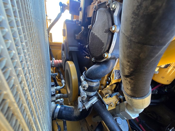 2015-caterpillar-953d-image-93