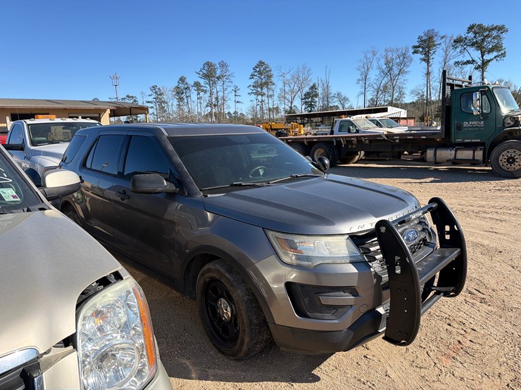 2016-ford-explorer-image-2