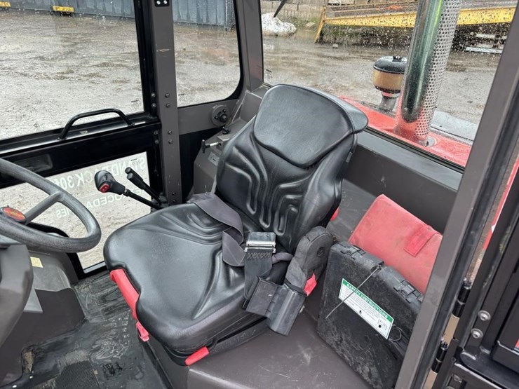 2016-manitou-ms130t-enc-cab-forklift-image-17