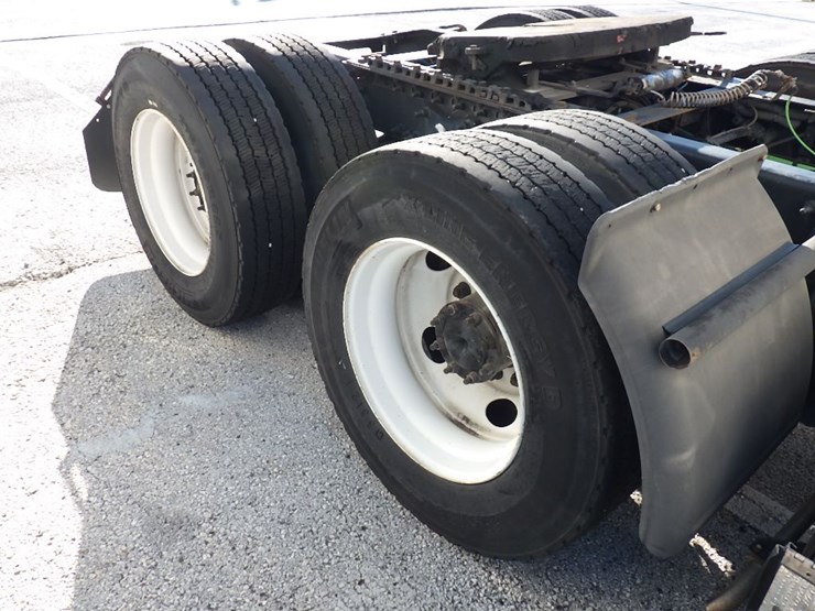 2020-freightliner-cascadia-125-image-8