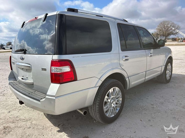 2011-ford-expedition-image-3