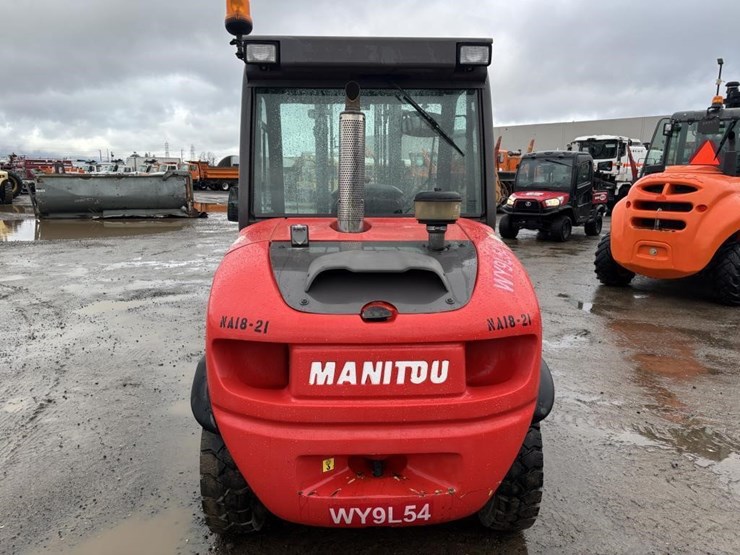 2016-manitou-ms130t-enc-cab-forklift-image-8