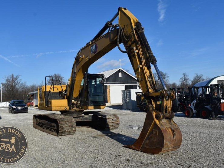 2020-caterpillar-320-image-9