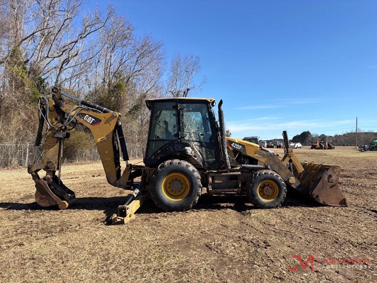 2017-caterpillar-420f2-image-2