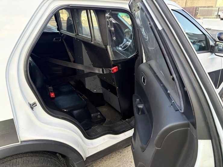 2014-ford-explorer-image-10