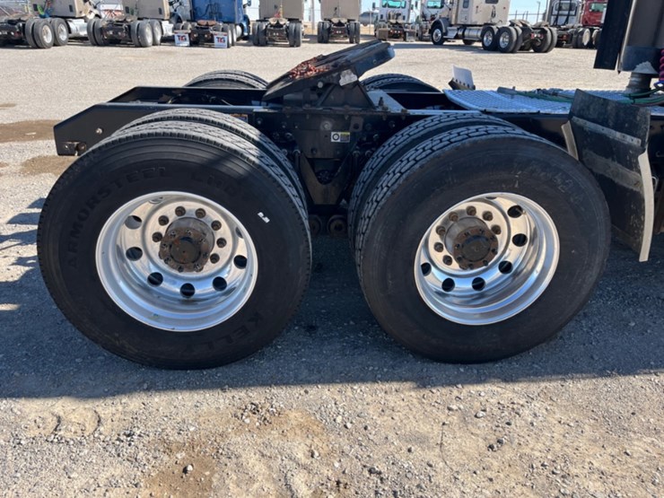 2015-kenworth-t880-image-14