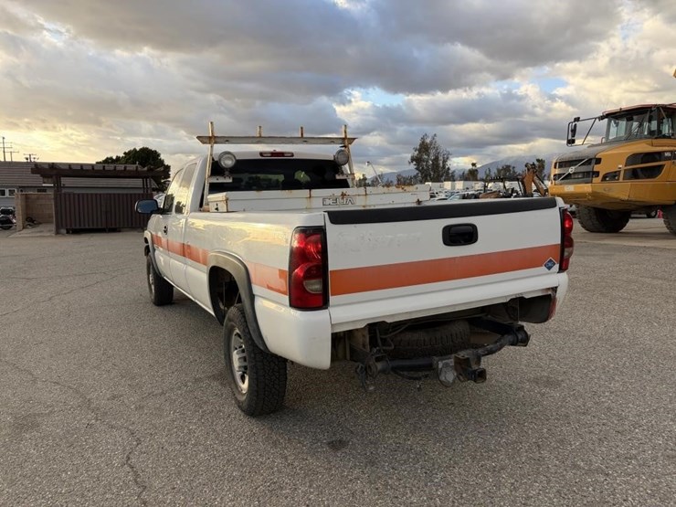 2005-chevrolet-2500-image-4
