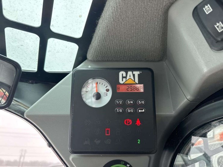 2023-caterpillar-226-image-17
