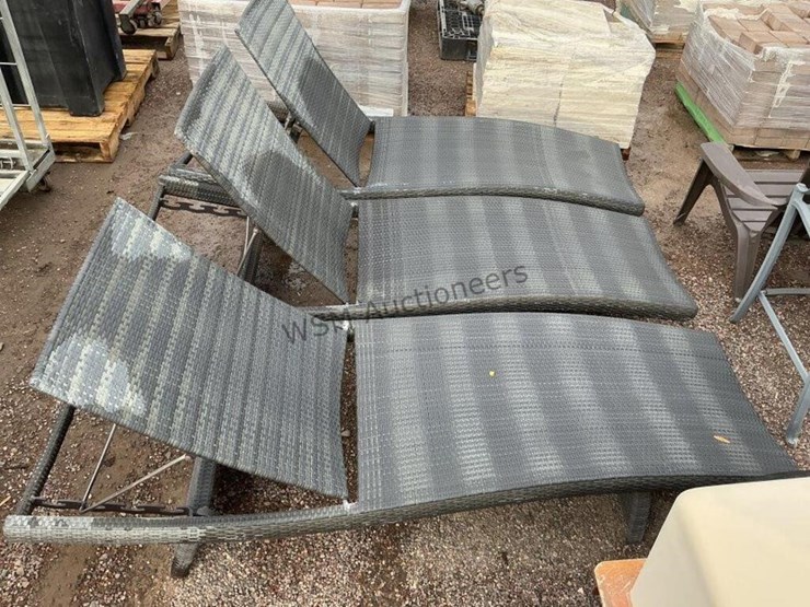 (3)-irongate-outdoor-lawn-chairs-image-4