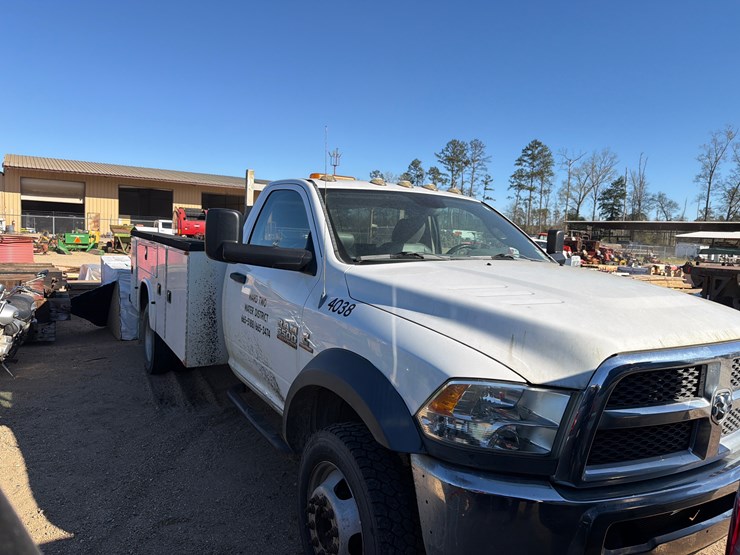 #33527-•-2013-ram-5500,-heavy-duty-|-parts-or-repair-image-2