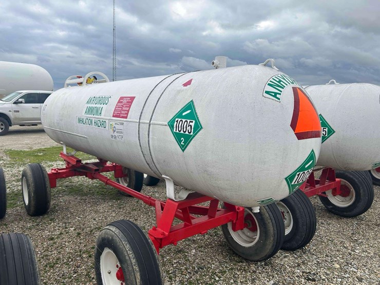 1000-gal.-nh3-tank-on-gear-#17-sells-offsite-image-8