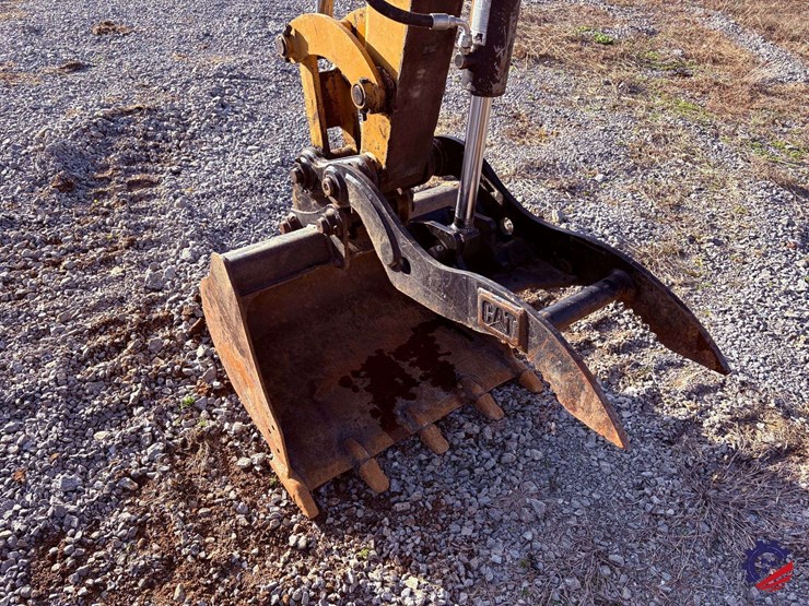 2016-cat-305e2-mini-excavator-image-13