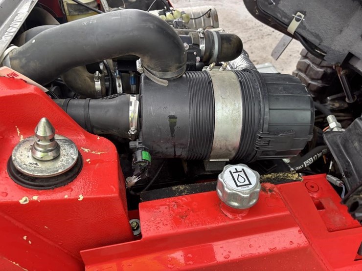 2016-manitou-ms130t-enc-cab-forklift-image-39