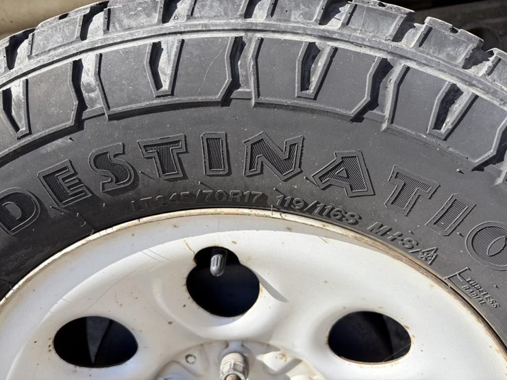 2011-chevrolet-1500-image-24