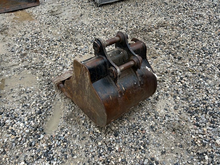 24”-excavator-bucket-image-2