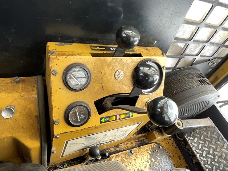 #7564-•-asv-track-loader-with-posi-track-image-30