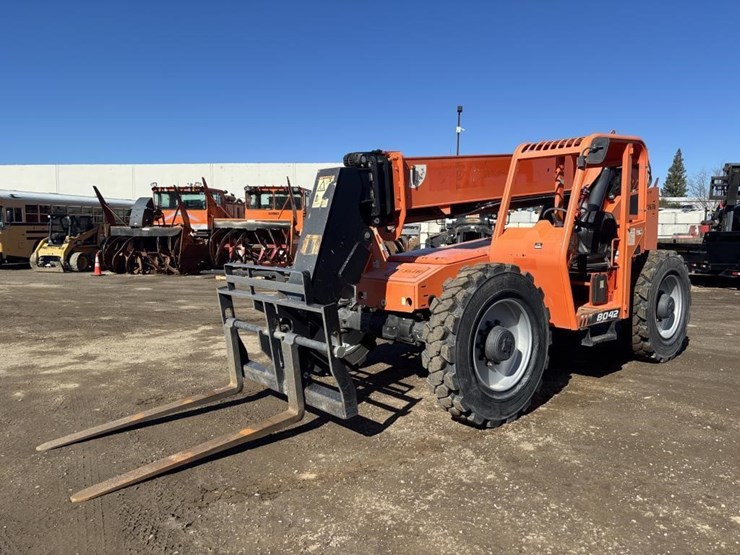 2018-jlg-8042-image-1