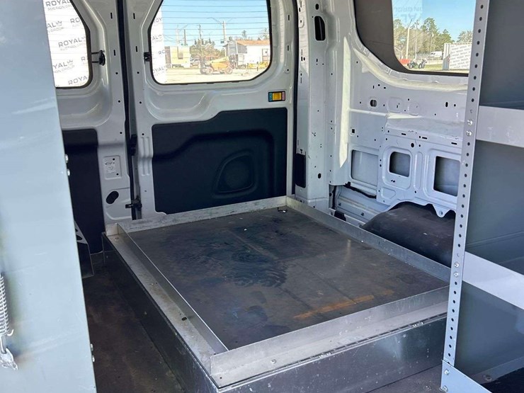 2015-ford-transit-image-27