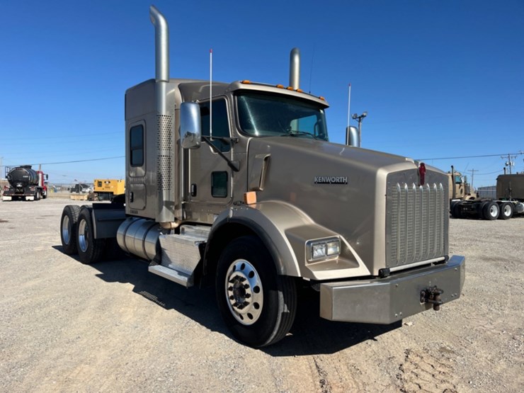 2013-kenworth-t800-image-3