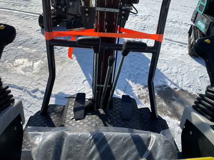 #5373-•-mx15rx-mini-excavator-image-11