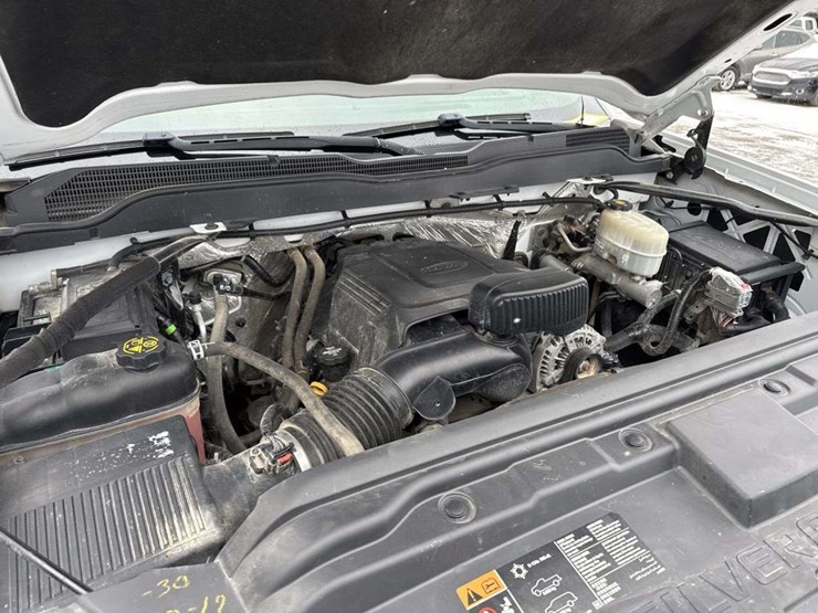 2016-chevrolet-silverado-2500hd-lt-image-17