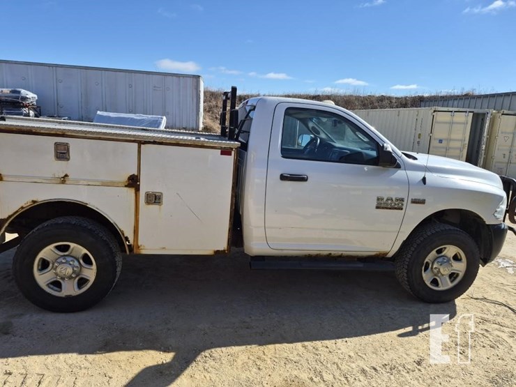 2014-dodge-ram-3500-image-8