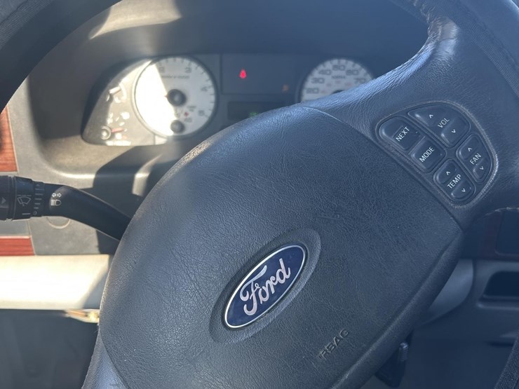 2006-ford-f350-sd-lariat-image-14