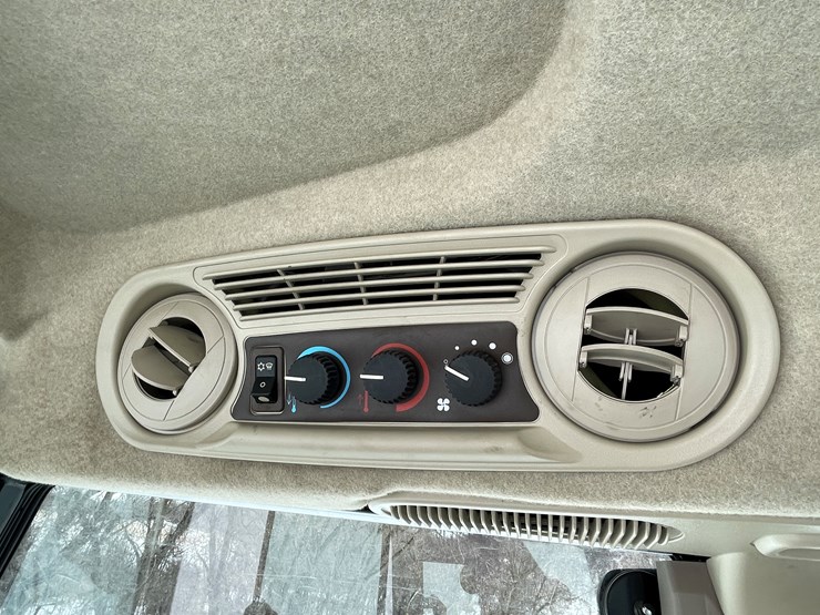 2007-john-deere-6403-image-43