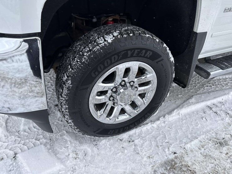 2016-chevrolet-silverado-2500hd-lt-image-8