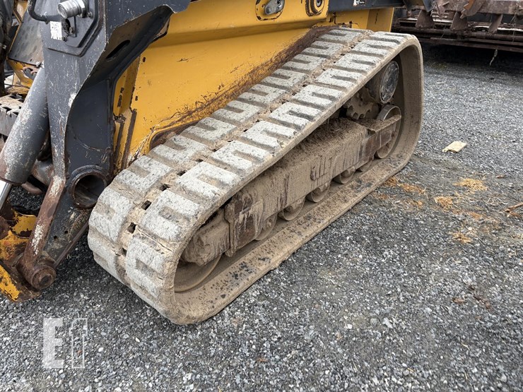 2017-deere-333g-image-4