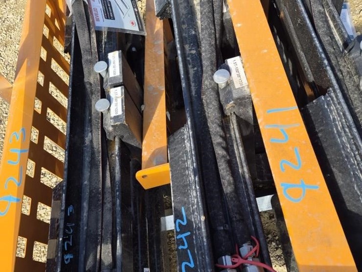 wolverine-pfa-11-3300g-hydraulic-pallet-forks-image-1