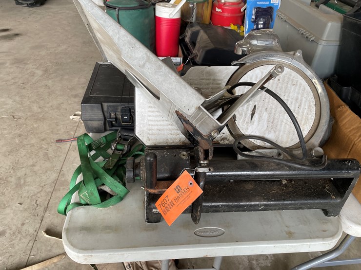 #7607-•-globe-meat-slicer-image-1