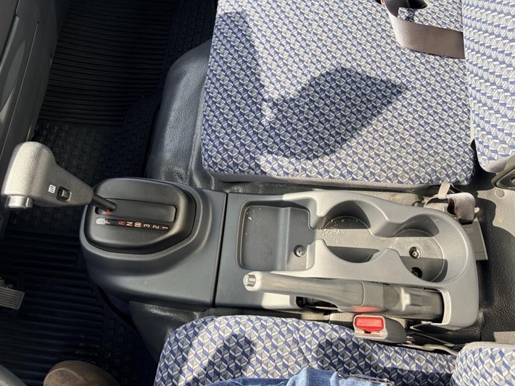 2024-isuzu-nrr-image-15