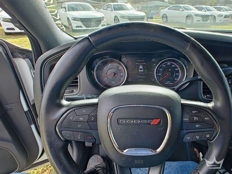 2015-dodge-charger-sedan-image-11