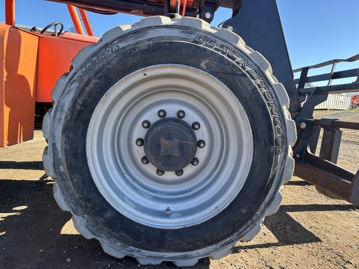 2017-jlg-8042-image-17