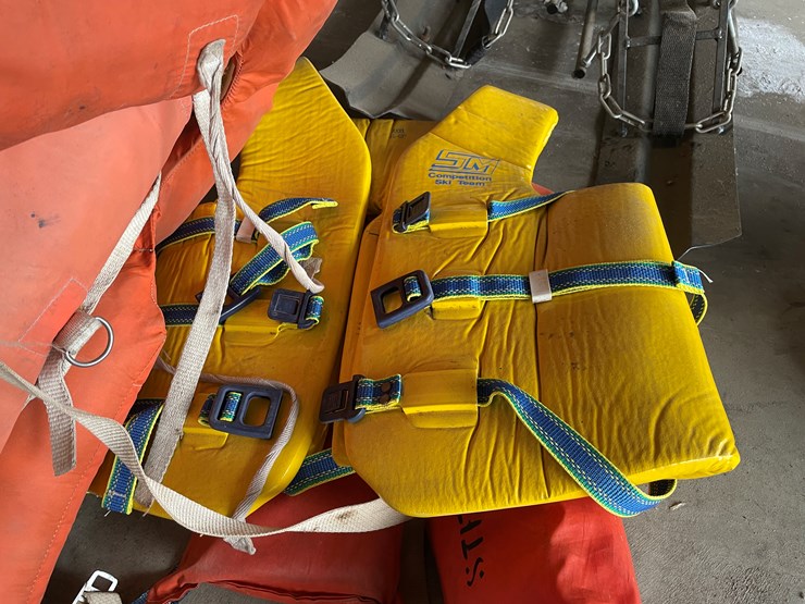 #7627-•-(5)-life-jackets-image-4