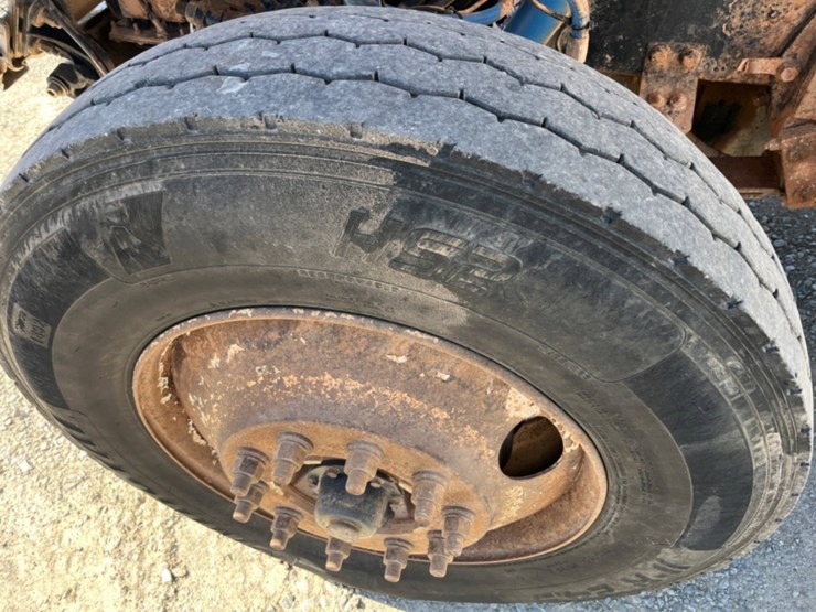 1998-peterbilt-379-image-12