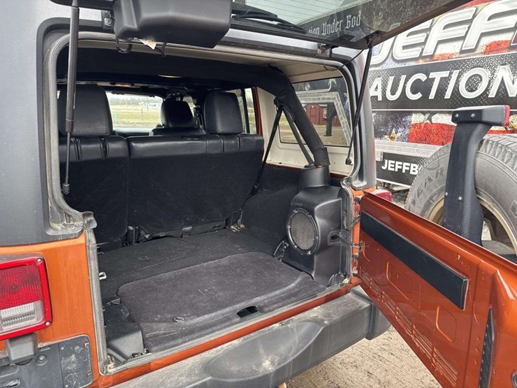 2011-jeep-wrangler-image-16