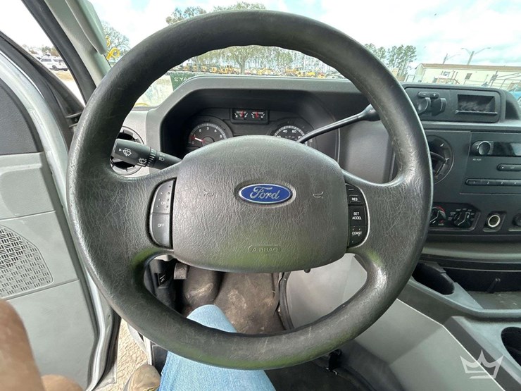 2012-ford-e350-image-13