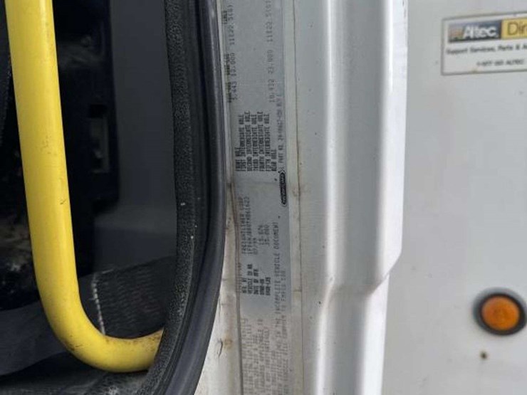 2000-freightliner-fl70-image-32